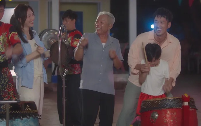 Dù tạo cảm giác được đầu tư rất mạnh tay song Báu vật trời cho chưa thổi được không khí làng chài vào trong bộ phim vốn lấy bối cảnh làng chài.