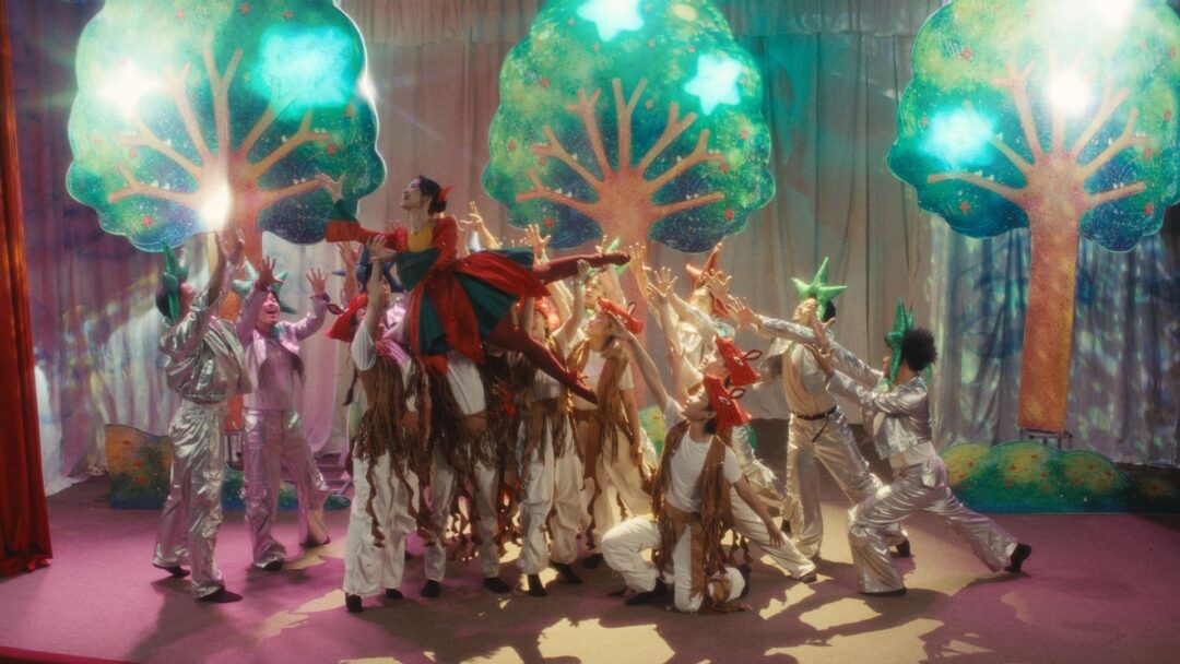 Cảm ơn người đã thức cùng tôi có một cái kết nhìn chung là trọn vẹn và đẹp.