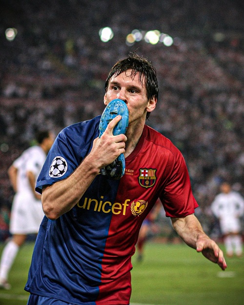 Lionel Messi rơi giày sau pha ghi bàn tại trận chung kết UEFA Champion League 2009 tại Stadio Olimpico.